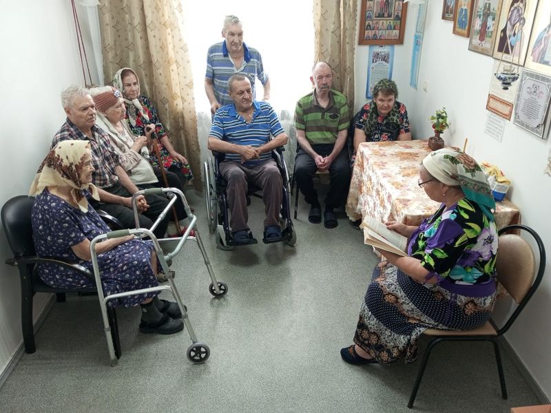 И снова в доме престарелых поселка Садовый прошло занятие по Закону Божьему