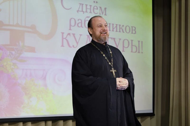 В Новошахтинске прошёл праздничный концерт, посвящённый Дню работника культуры