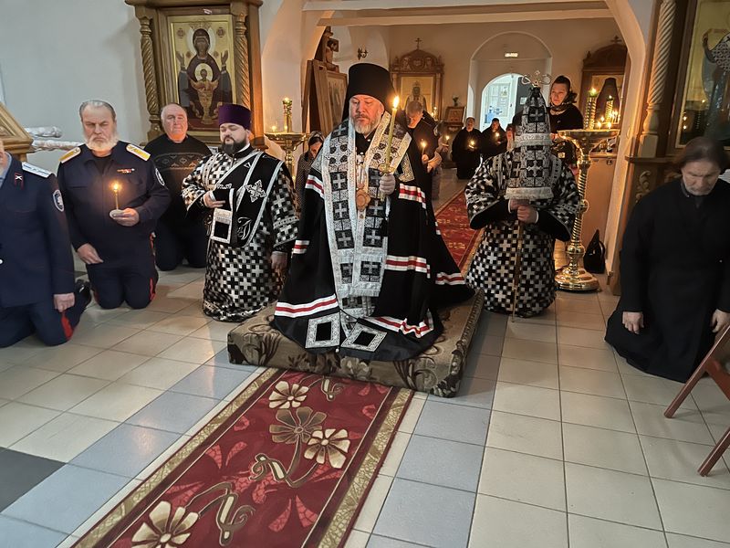 В среду первой седмицы Великого поста епископ Симон совершил чтение покаянного канона преподобного Андрея Критского в храме Донской иконы Божией Матери города Новошахтинска