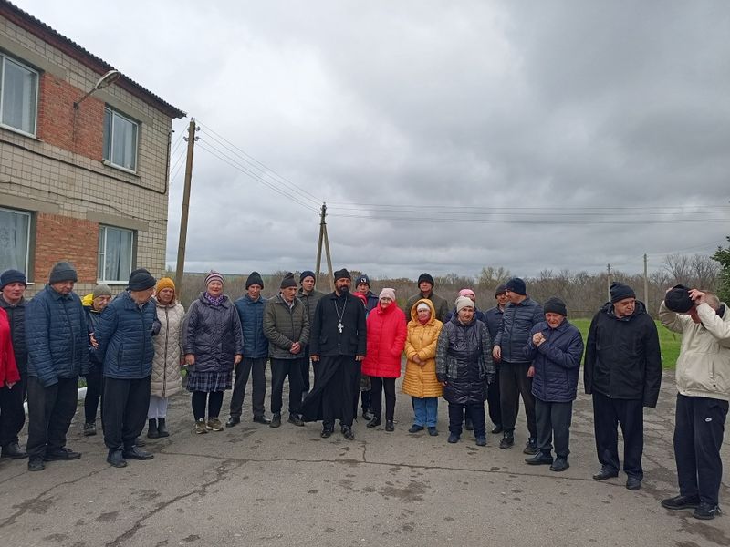 Настоятель храма Архангела Михаила посетил психоневрологический интернат в селе Россошь