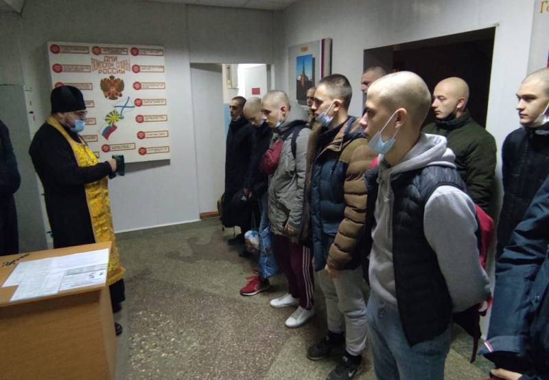 С молитвы и благословения начали ратное служение призывники из г. Новошахтинска
