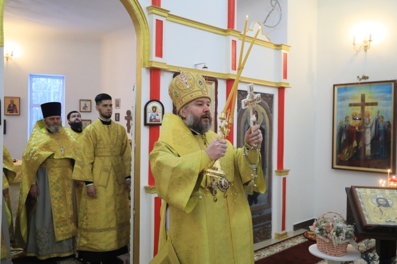 Преосвященнейший епископ Симон с архипастырским визитом посетил приход великомученицы Варвары города Гуково