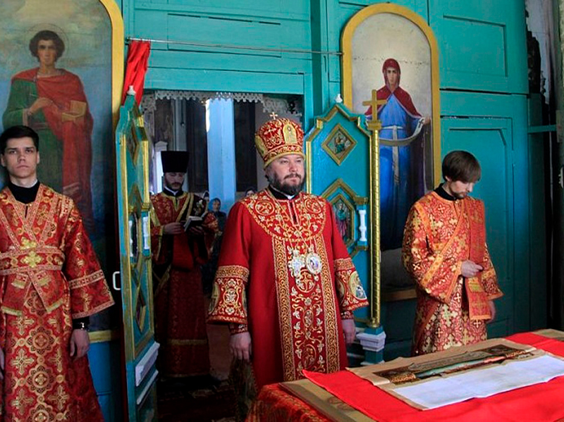 Правящий архиерей Шахтинской епархии Преосвященнейший епископ Симон возглавил Божественную литургию в храме великомученика Георгия Победоносца Киреевского епархиального подворья