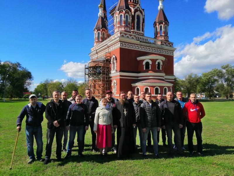 Паломническим отделом и молодежным отделами Шахтинской епархии организована благотворительная поездка для участников группы реабилитационного центра х. Маркин