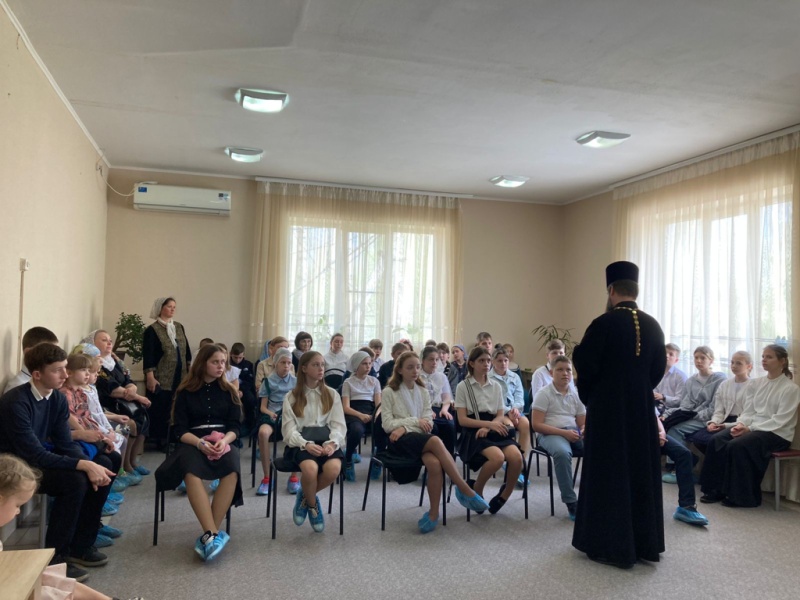 Учащиеся воскресной школы при храме Архистратига Михаила станицы Вешенской приняли участие в Кирилло-Мефодиевской олимпиаде