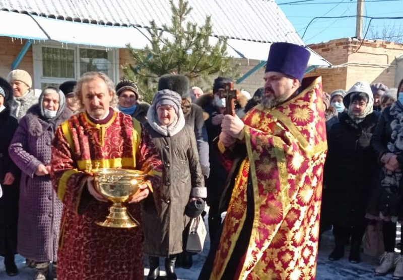 В Покровском храме города Новошахтинска совершили молебен священномученику Харлампию Магнезийскому