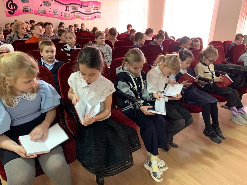 Иерей Иоанн Агаев провел встречу с учащимися, посвященную Дню православной книги.