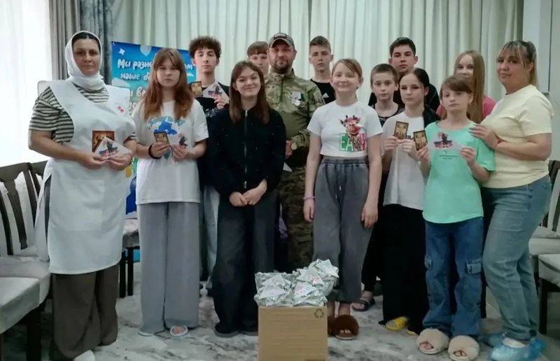 Мужество и благодарность: встреча с героем в детском приюте «Огонек» поселка Каменоломни