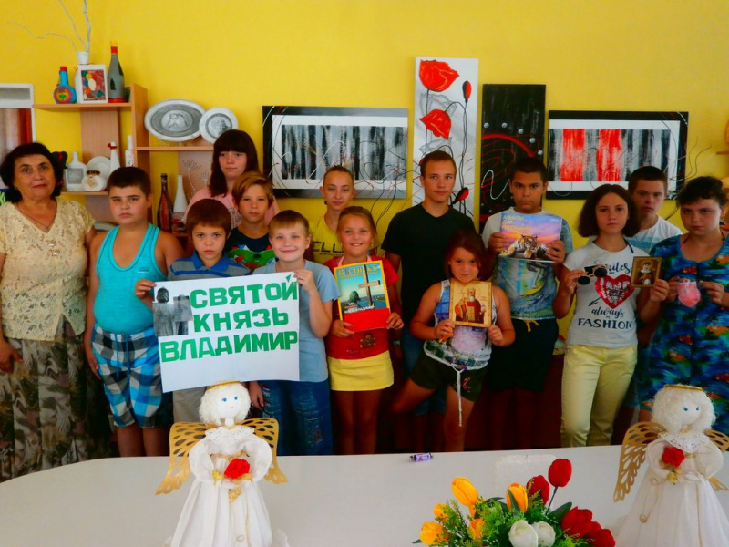 Занятие о духовном подвиге святого князя Владимира просто в духовном кружке «Живое слово мудрости духовной» стационарного отделения Центра помощи семье и детям г. Донецка