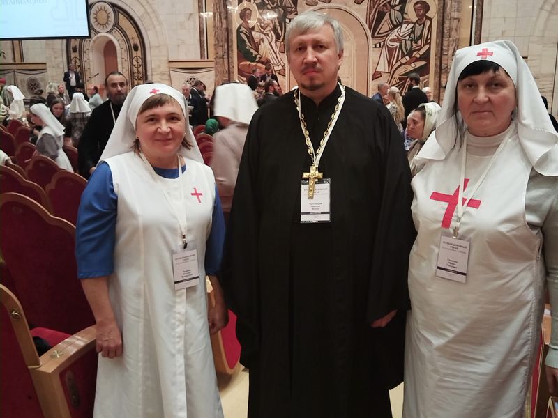 Гуковские сестры милосердия, вместе с духовником, приняли участие в общецерковном съезде по социальному служению