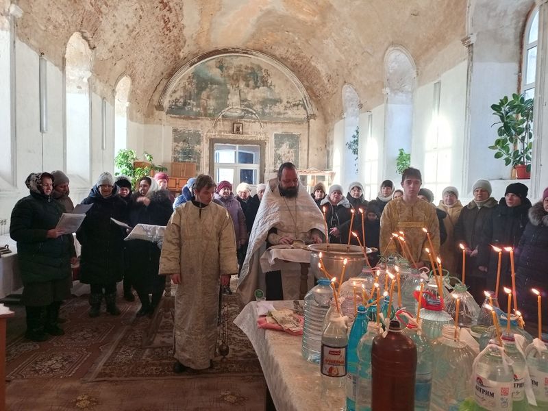 На источнике «Чудо Архистратига Михаила» совершили Великое освящение воды
