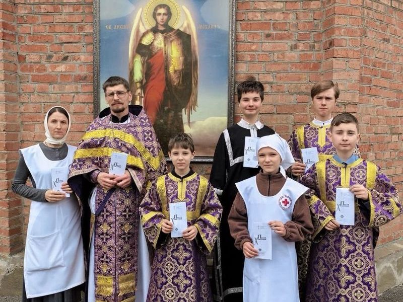 Юные миссионеры рассказали жителям Октябрьского района о духовном смысле Пасхи