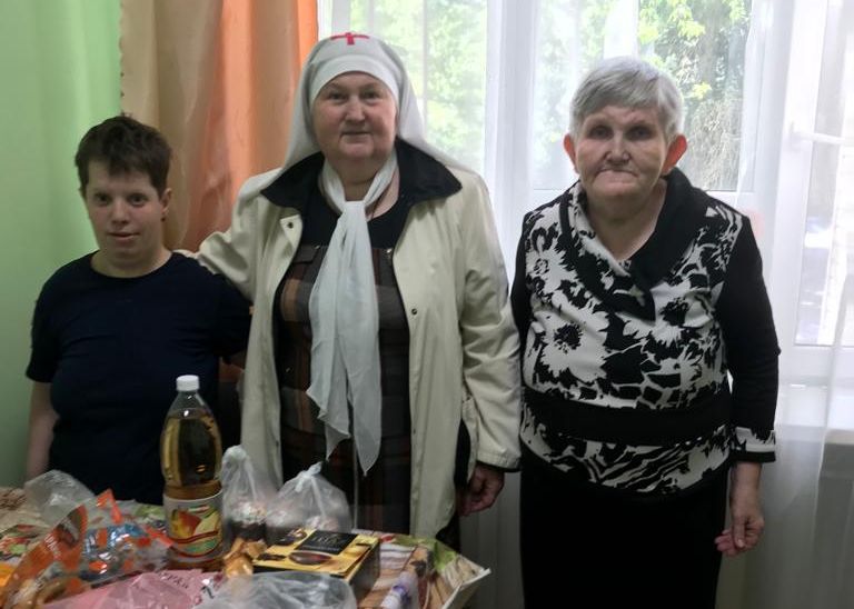 В пасхальные дни сестры милосердия Пантелеимоновского храма пос. Майский посетили ШПНИ
