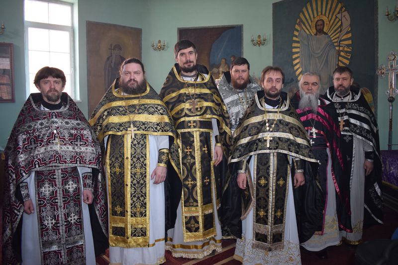 В храме Архистратига Михаила п. Каменоломни прошло соборное богослужение
