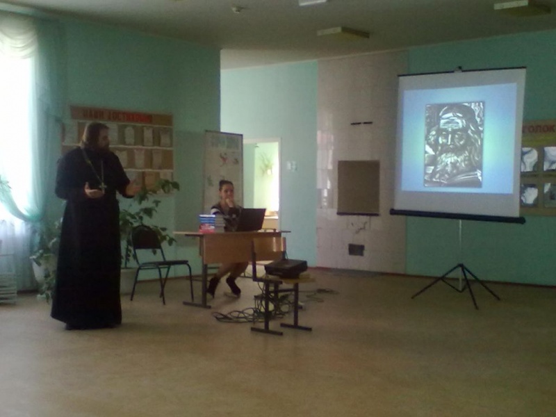 Беседу со школьниками, приуроченную к Дню православной книги, провел протоиерей Георгий Сморкалов