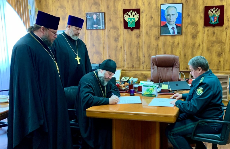 Преосвященнейший епископ Симон и руководство Южного таможенного управления подписали соглашение о сотрудничестве между Шахтинской епархией и государственным учреждением