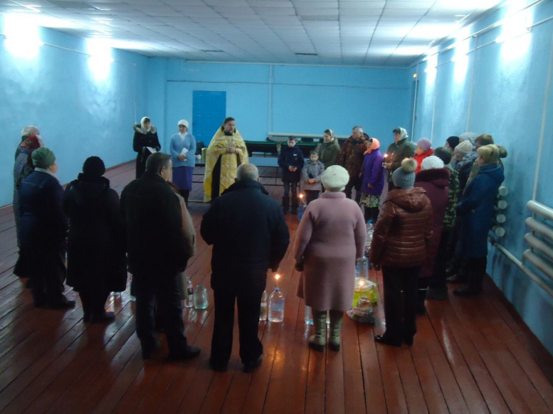 В праздник Богоявления настоятель храма Захарии (Лобова) г. Новошахтинска иерей Сергий Артюшенко побывал в с. Черниково