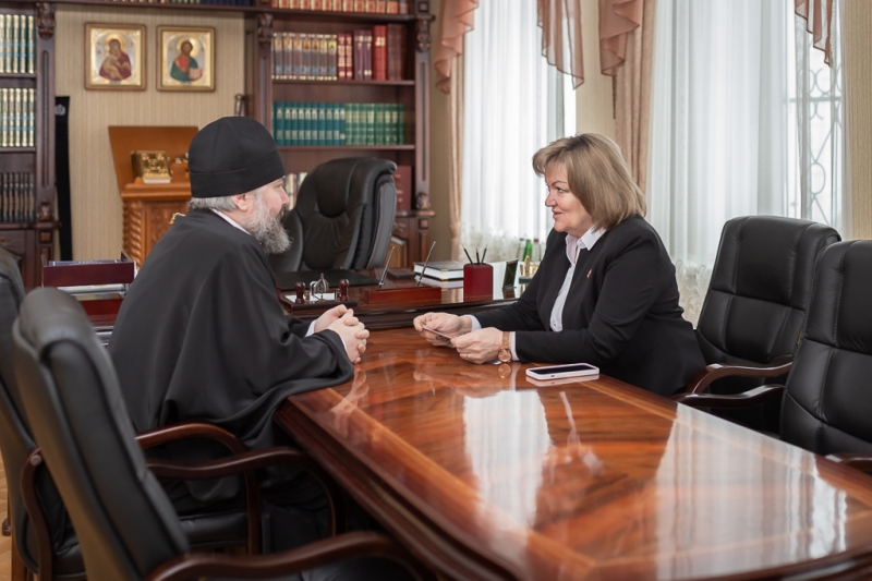 В Епархиальном управлении состоялась рабочая встреча епископа Шахтинского и Миллеровского Симона и главы Администрации Октябрьского района Л.В. Овчиевой