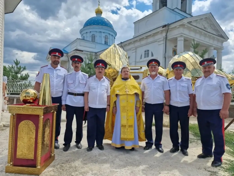 В станице Калитвенской освятили купол и крест для часовни в честь блаженной Матроны Московской