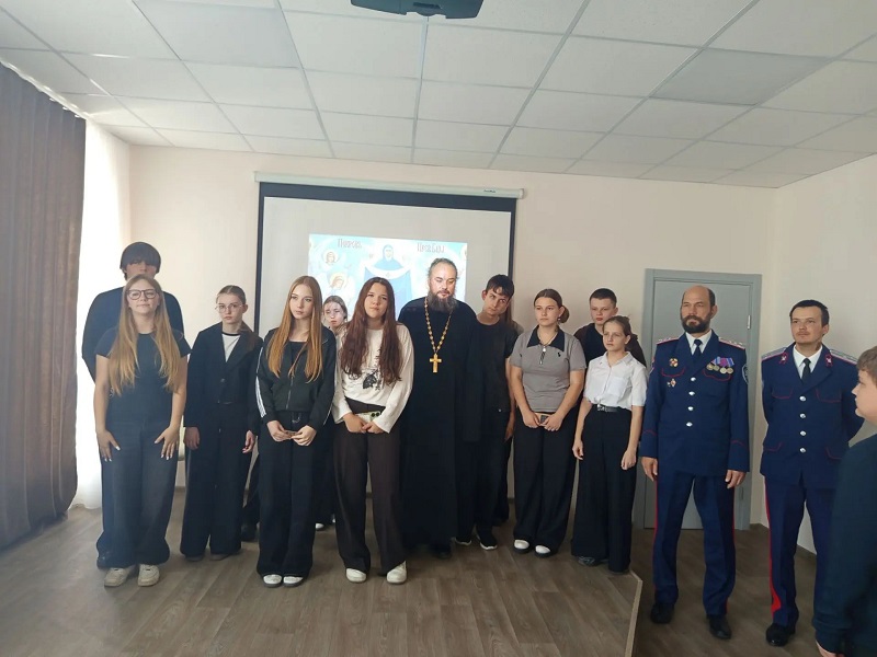 О празднике Покрова Пресвятой Богородицы и его значении для казачества прошла беседа в молодежном центре   