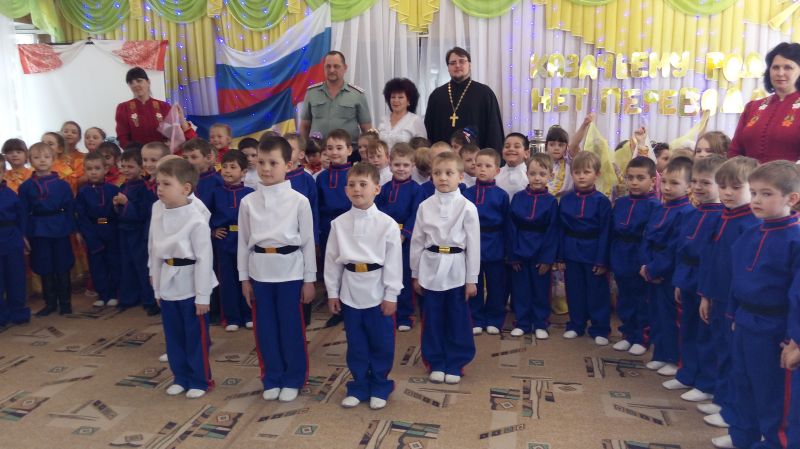 Иерей Николай Налёткин поздравил воспитанников детского сада с наступающим Днем Победы