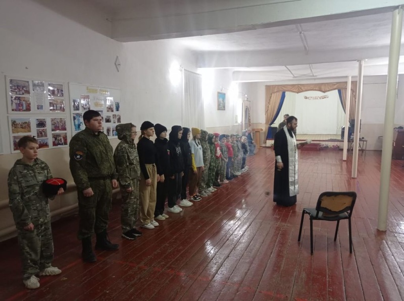 Священник вместе с казаками совершил панихиду по репрессированным казакам XX столетия