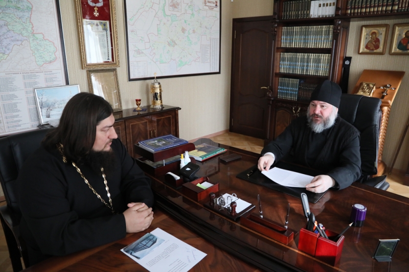 Преосвященнейший епископ Симон и руководитель епархиального отдела по взаимодействию с ФСИН обсудили окормление заключенных в Шахтинской епархии