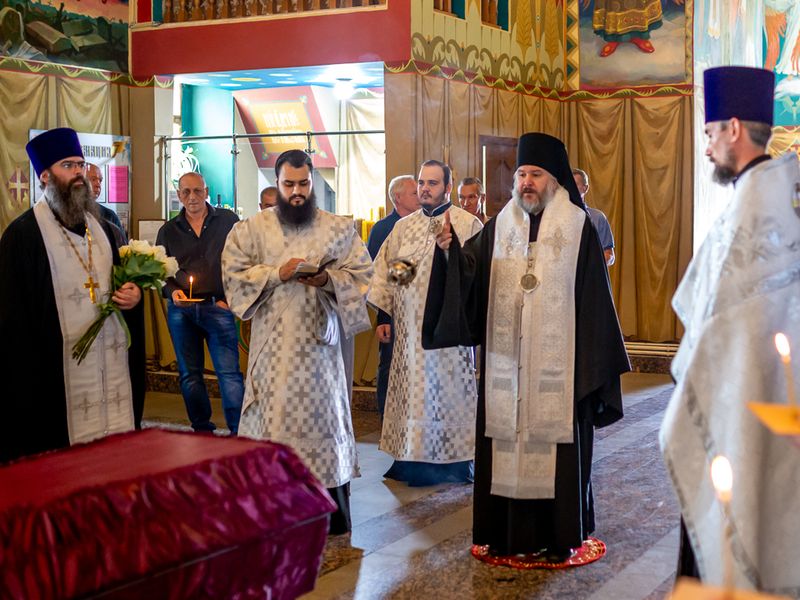 Преосвященнейший епископ Симон совершил отпевание воина Алексея Шкуро