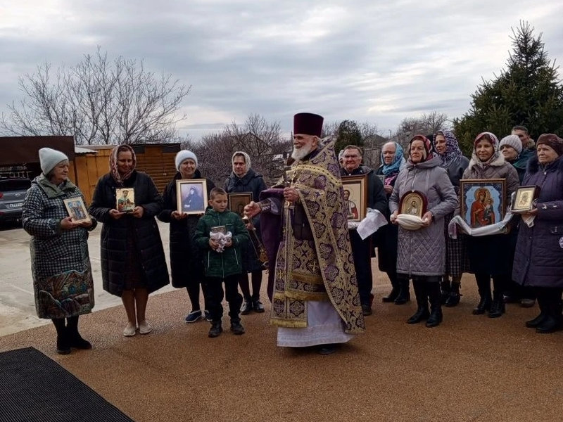 В храме хутора Красновка встретили Торжество Православия