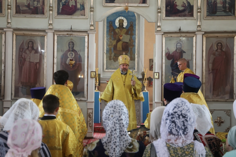 Преосвященнейший епископ Симон с архипастырским визитом посетил приход святителя Николая Чудотворца в станице Обливской