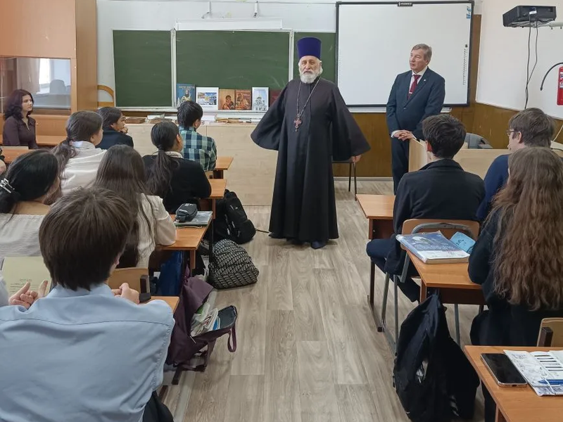 Знакомство старшеклассников школы № 31 города Шахты с православной книгой