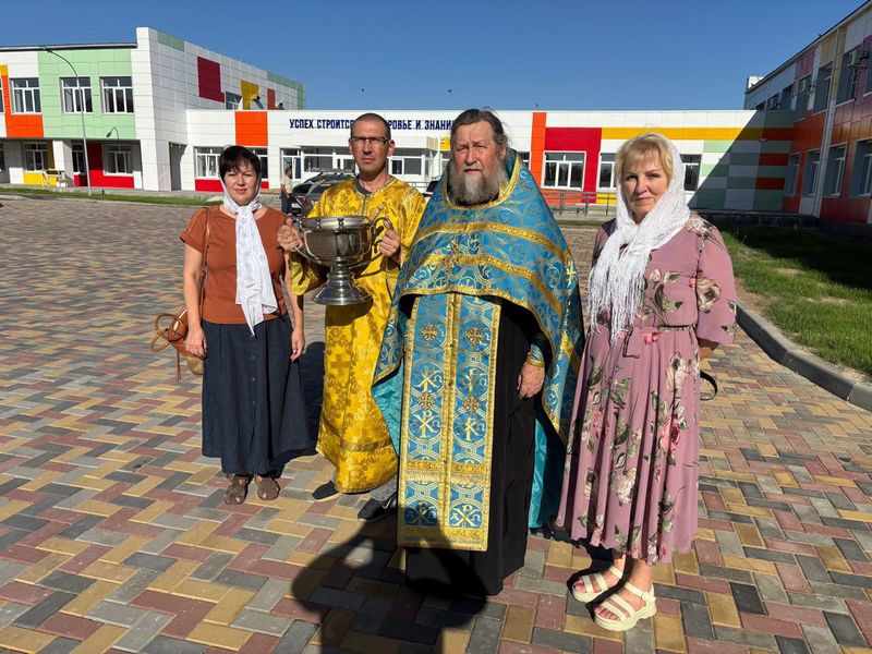 Освящение здания школы в станице Обливской