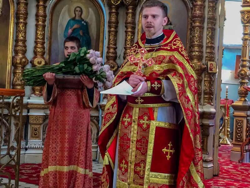 Протоиерей Глеб Гладышев поздравил прихожанок храма с православным женским днем