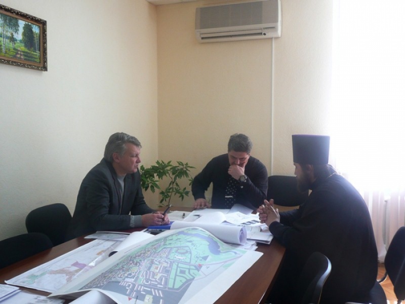 В администрации г. Шахты состоялось рабочее совещание по строительству храма Иосифа Обручника