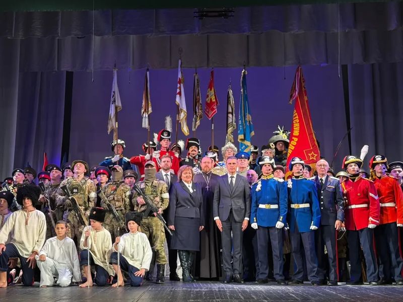 Историко-театрализованный урок мужества «ВЕНЧАННЫМ ЧЕСТЬЮ И ДОБЛЕСТЬЮ», посвященный 250-летию Донской казачьей гвардии состоялся в городе Шахты   