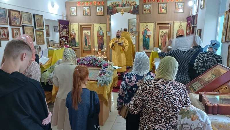 В нашем храме великомученика Пантелеимона состоялась Божественная литургия с пояснениями