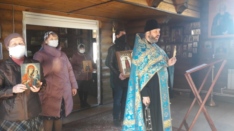 В храме иконы Божией Матери Одигитрия пос. Таловый в праздник Благовещения Пресвятой богородицы состоялось торжественное богослужение и крестный ход