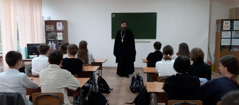 «Разговор о важном» провел иерей Александр Теличкин с учащимися 8 класса школы № 22 города Шахты