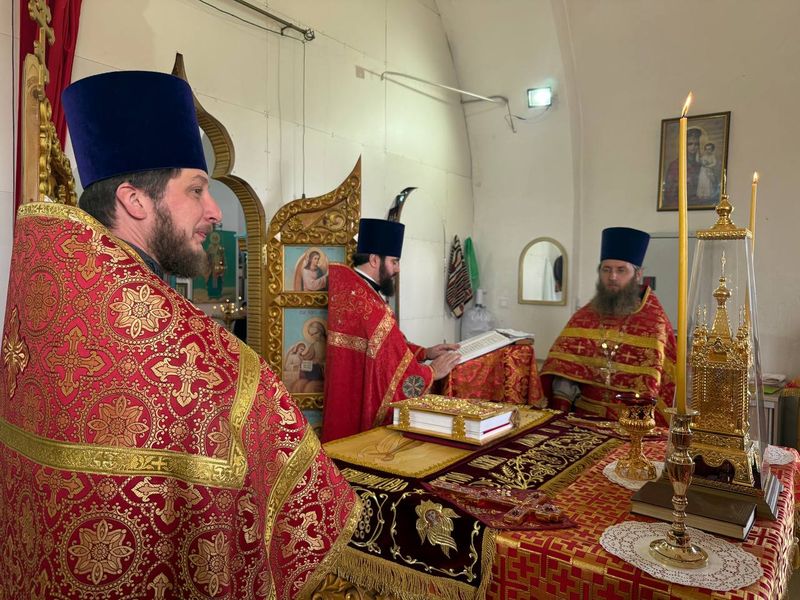 Соборное богослужение в храме Покрова Пресвятой Богородицы слободы Никольской    