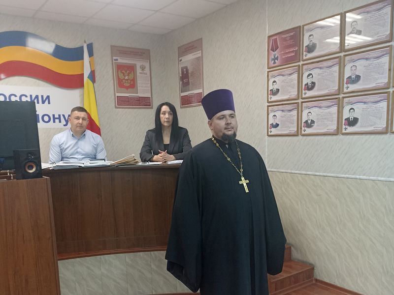 Священник провёл беседу с сотрудниками МВД Багаевского района