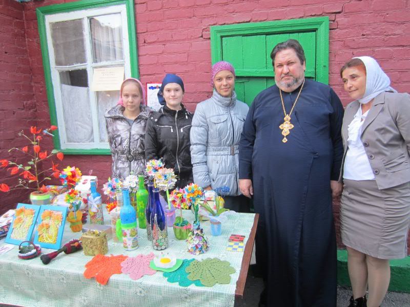 Воскресная школа Никольского прихода г. Шахты провела благотворительную выставку-продажу