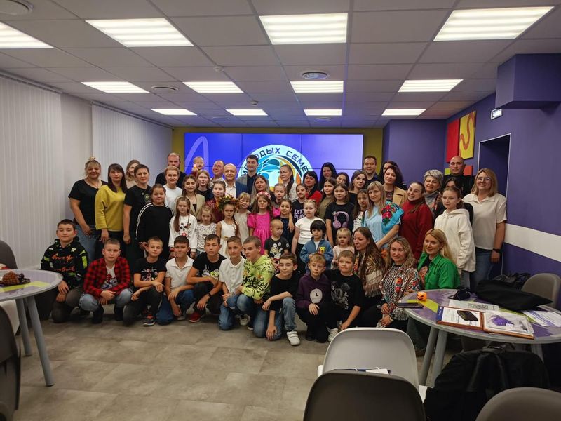  Помощник благочинного Александровск-Грушевского округа принял участие в мероприятии клуба молодых семей «7Я» в рамках Дмитриевских образовательных чтений  