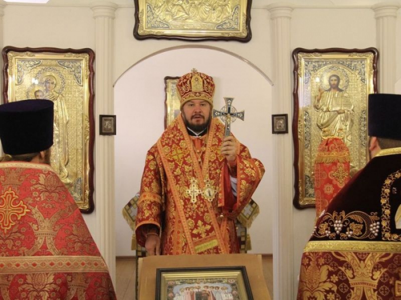 В день памяти святых Царственных страстотерпцев Преосвященнейший епископ Симон совершил Божественную литургию в храме Матроны Московской Алексеевского епархиального подворья г. Шахты