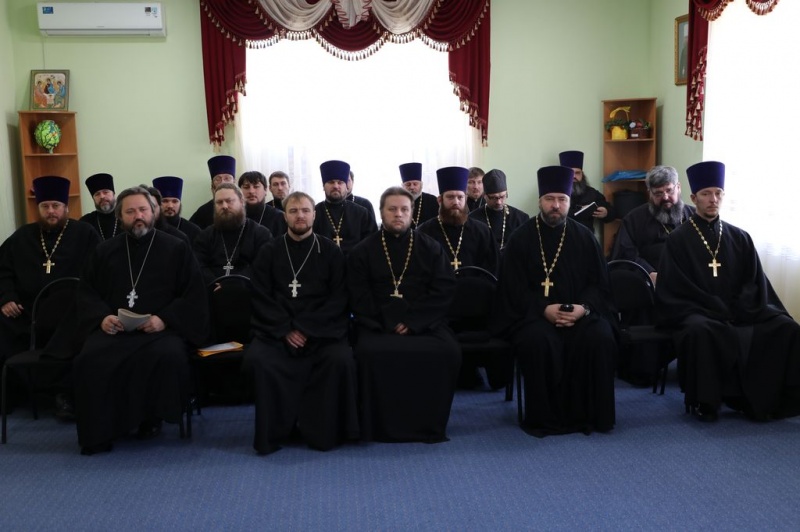 Лекция по теме «Обзор новейших актов и документов Русской Православной Церкви» продолжила курсы повышения квалификации духовенства Шахтинской епархии