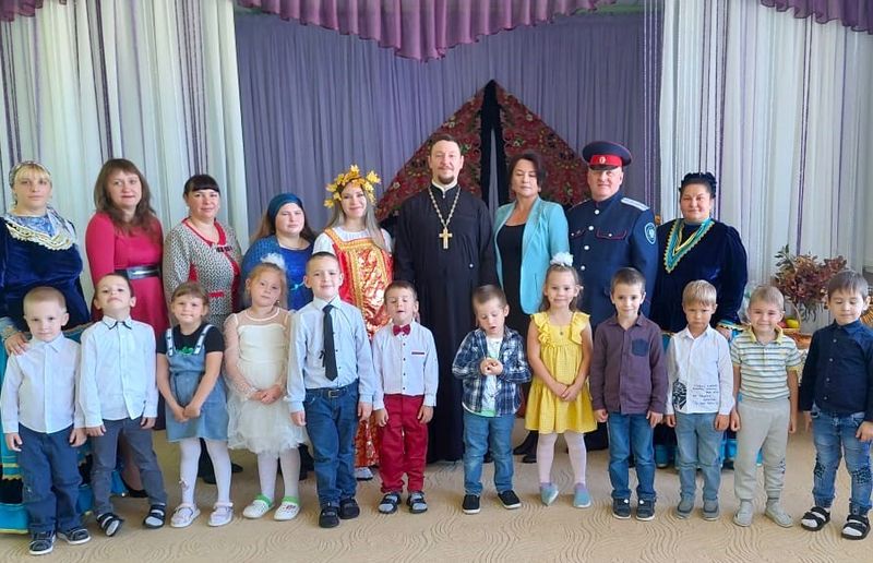 В детском саду «Пигаревский» станицы Вешенской прошел утренник, посвященный празднику Покрова Пресвятой Богородицы
