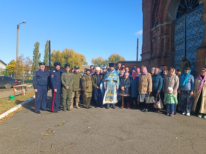Престольный праздник Покрова Пресвятой Богородицы отметили вместе с казаками в селе Маньково-Калитвенском