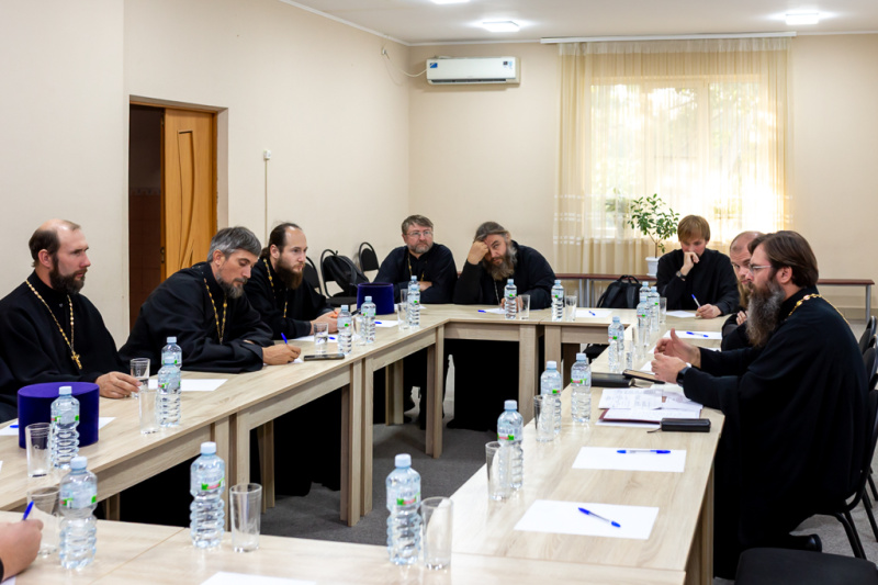 Благочинный Александровск-Грушевского округа провел совещание по вопросу подготовки встречи чудотворной Донской иконы Божией Матери в городе Шахты