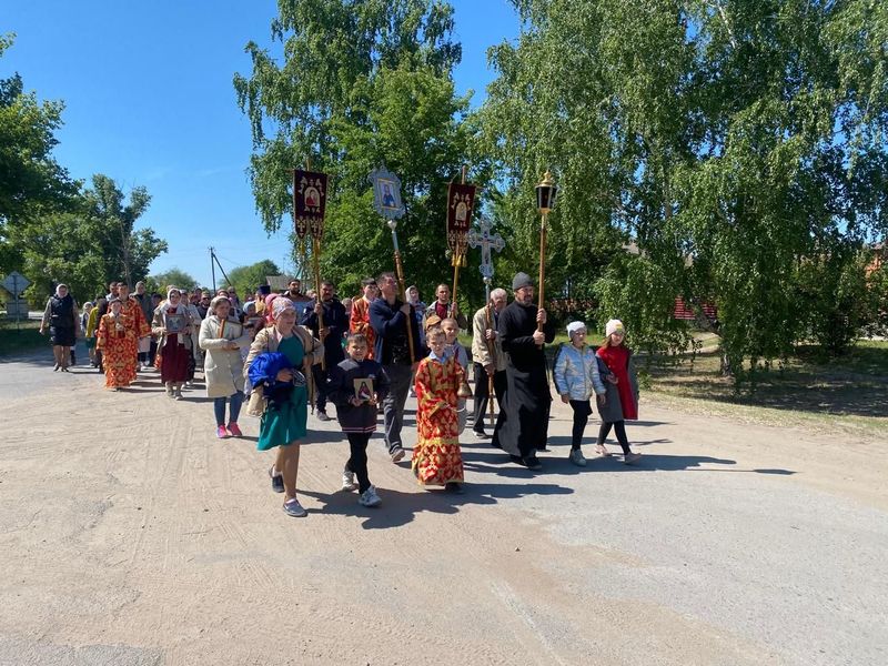 Пасхальный крестный ход в слободе Никольской