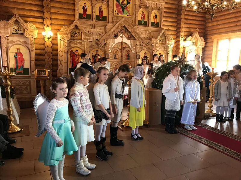 В храме Всех святых, в земле Русской просиявших, г. Каменск-Шахтинский прошел ﻿утренник, посвященный светлому празднику Рождеству Христову