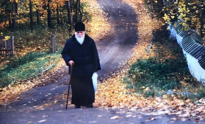 КАК СВЯТЫЕ СПАСАЛИ ОТЦА ЕРМОГЕНА, А ОН ИЗ ГРЕХОВНОЙ ЖИЗНИ ЛЮДЕЙ ВЫТЯГИВАЛ